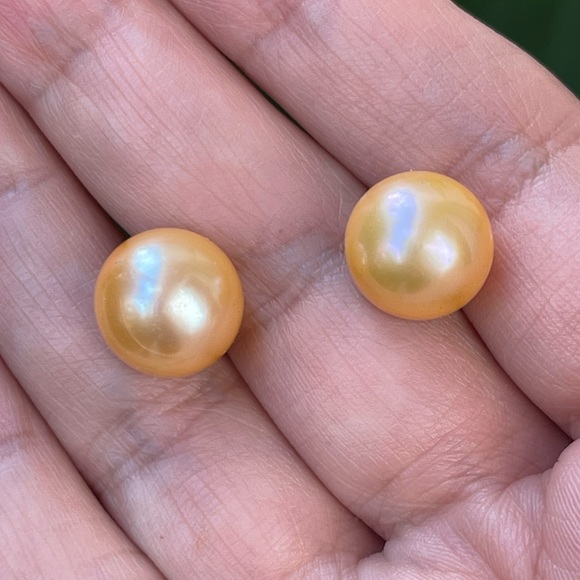 High quality large gold cream sterling silver stud earrings - Picture 2 of 8